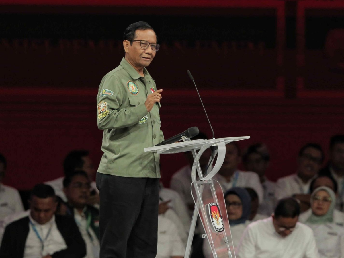Baju Ziarah yang Ditenun dari Kode Sandi Leluhur: Merajut Kembali Identitas dan Spiritualitas